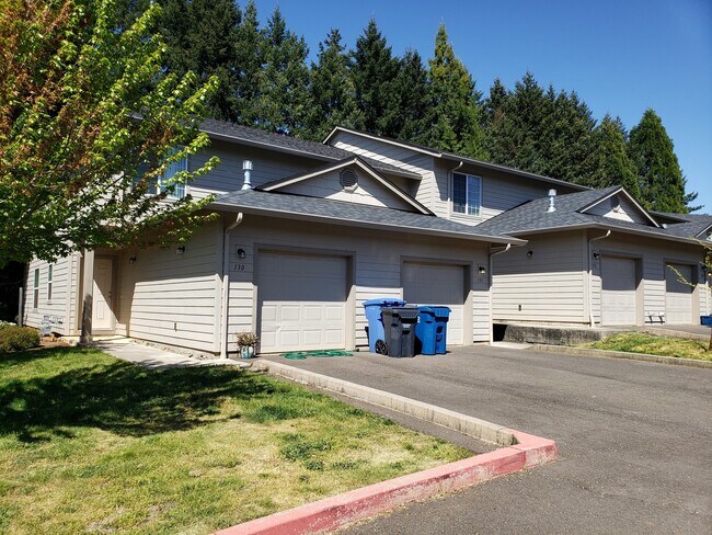 Foto del edificio - BEAUTIFUL 2 BEDROOM TOWNHOME IN SOUTH SALEM HILLS!