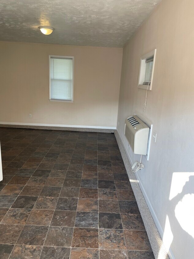 Foto principal - 310 Galvin Rd N