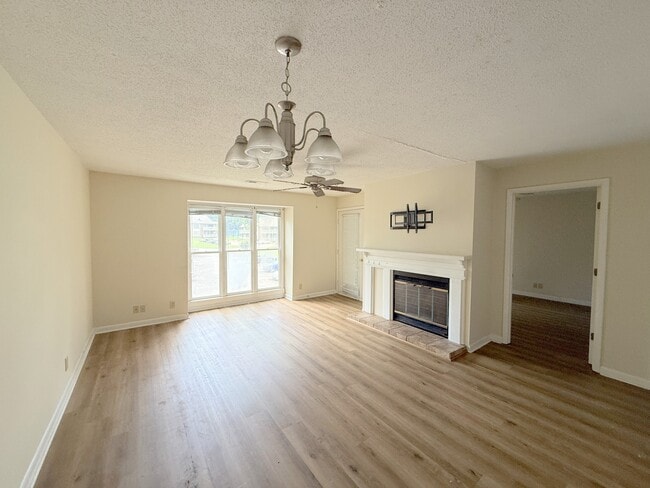 Building Photo - 4975-4977 7 Pine Cir