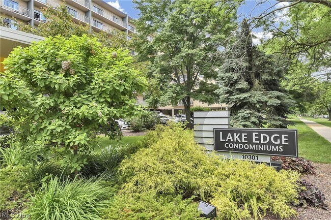 Foto del edificio - 10301 Lake Ave