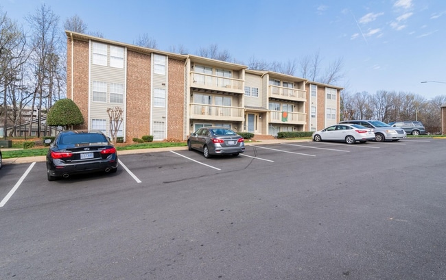 Building Photo - 1600 Arlyn Cir