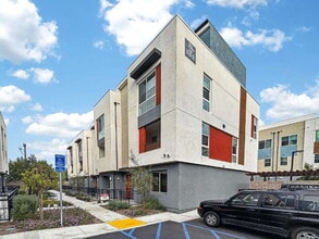Building Photo - 1814 E 1st St