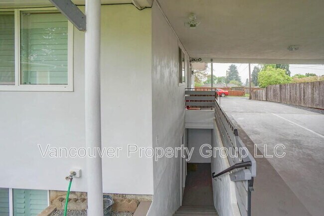 Foto del edificio - 2218 E 18th St