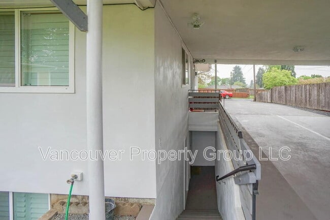 Building Photo - 2218 E 18th St