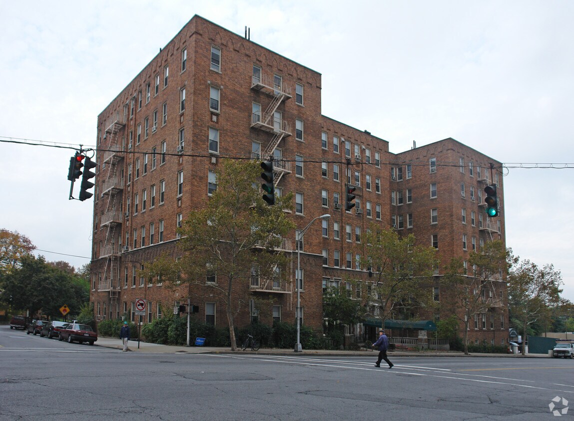 Foto del edificio - 464 Riverdale Ave