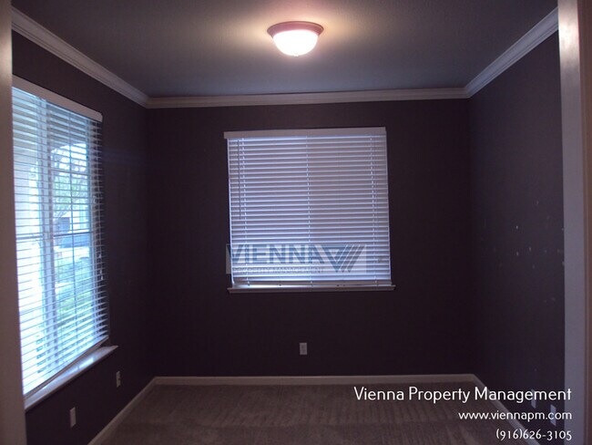 Building Photo - Cute 2 Bedroom Home in Gated Community