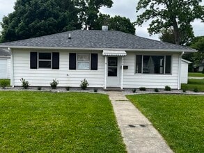 Building Photo - 206 Lindenwood Dr