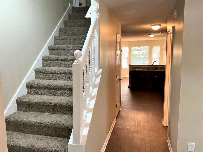 Foto del edificio - 2208 Hidden Creek Dr