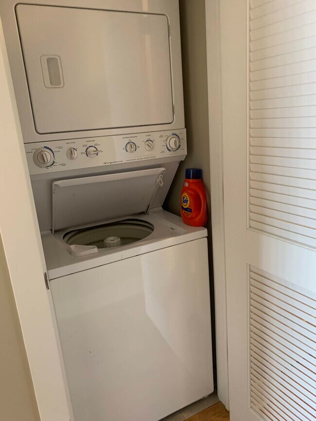 washer/dryer - 207 E 31st St