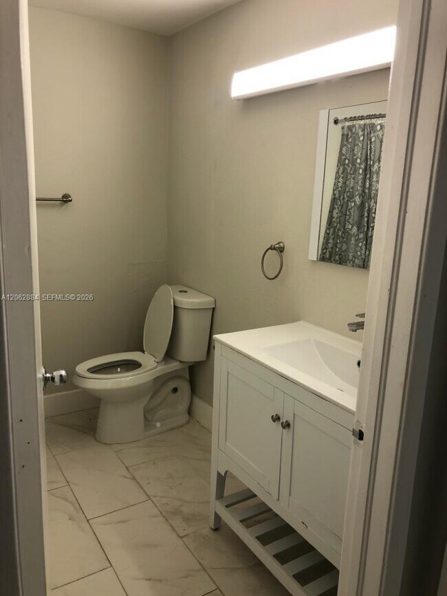 Foto del edificio - 4540 NW 107th Ave