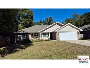 Building Photo - 2102 Fairchild St