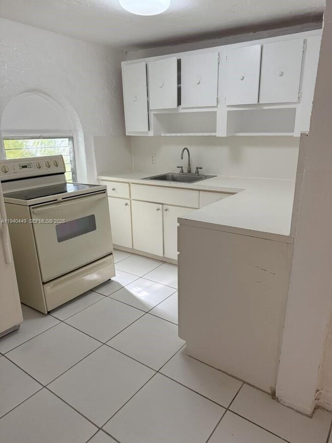 Foto del edificio - 2267 SW 16th St