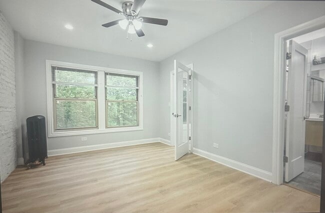 Building Photo - 1633 W Chase Ave