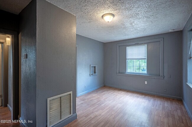 Foto del edificio - 1526 W 22nd St