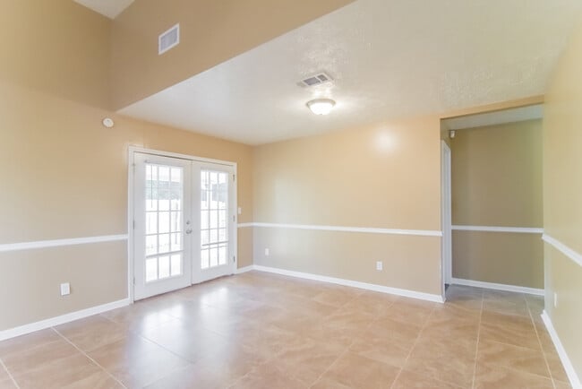 Building Photo - 913 Mister Lake Ct