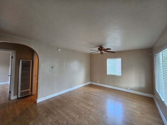 Foto del edificio - 320-322 Foothill Blvd