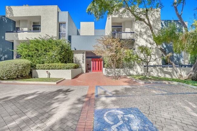 Foto del edificio - 4295 Vía Arbolada