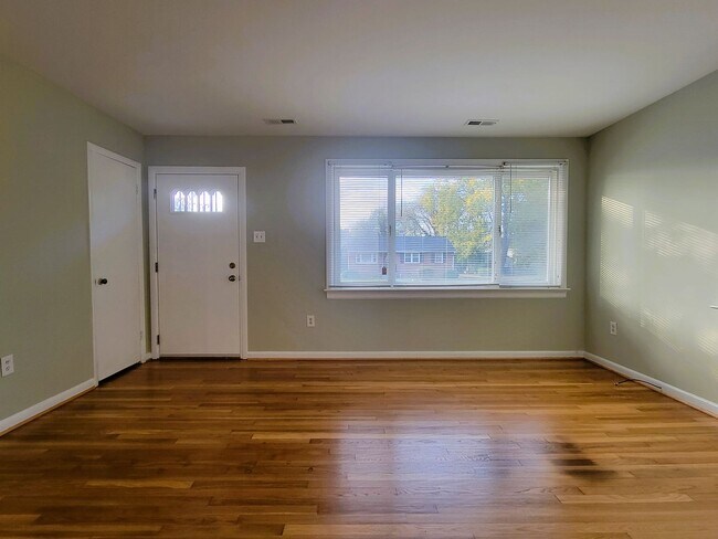 Foto del edificio - Renovated brick rancher in Southside.