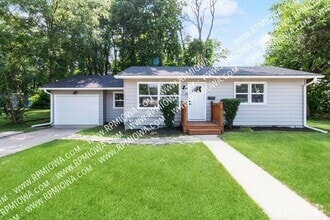 Building Photo - 1533 Ridgewood Ave