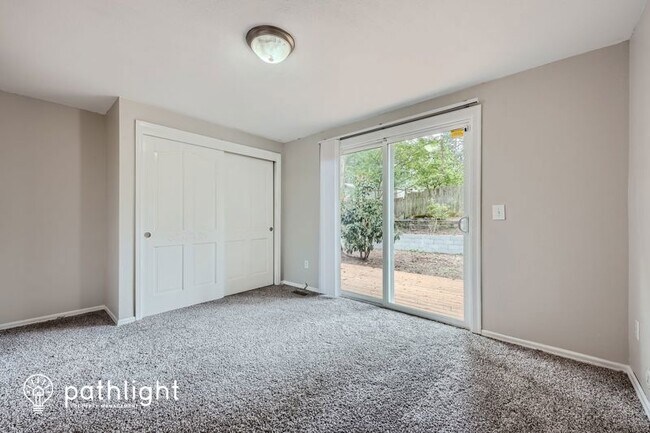 Foto del edificio - 2404 33rd Ave SE