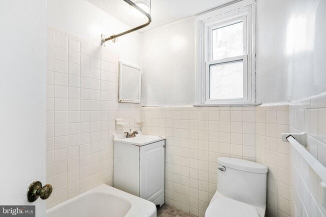 Building Photo - 417 S 16th St