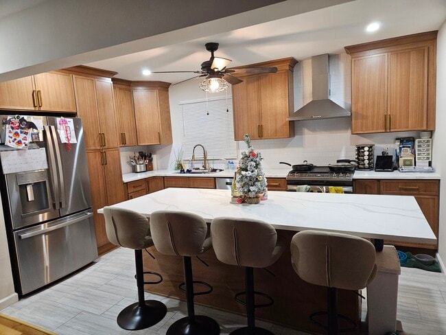 Building Photo - 12 Regina St