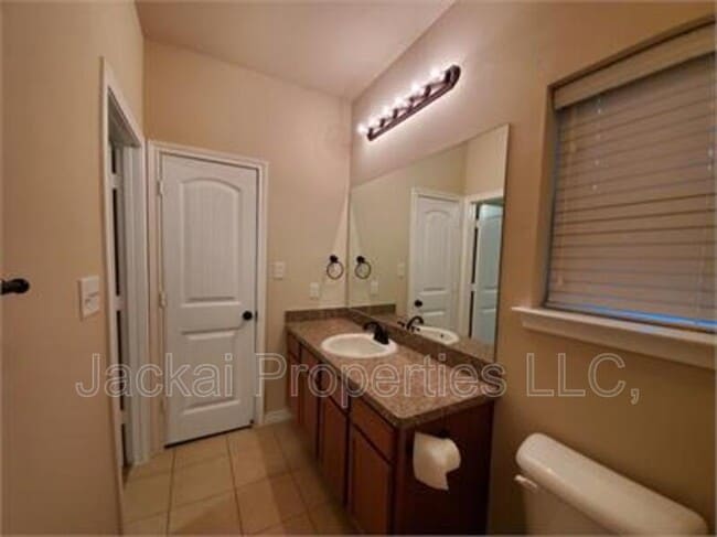 Building Photo - 214 N Ricketts St