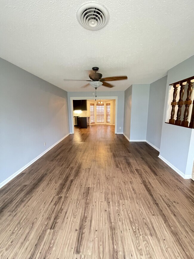 Building Photo - 208 Tanglewood Dr