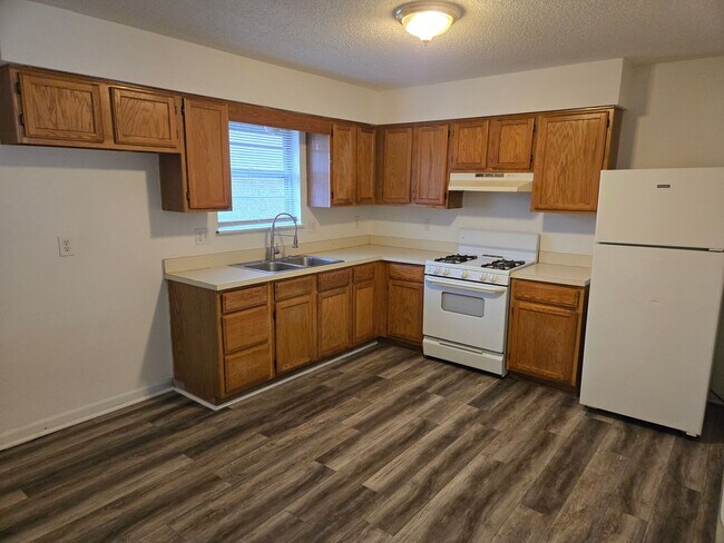 Building Photo - 3 BR/1.5 BA - Kansas City, KS