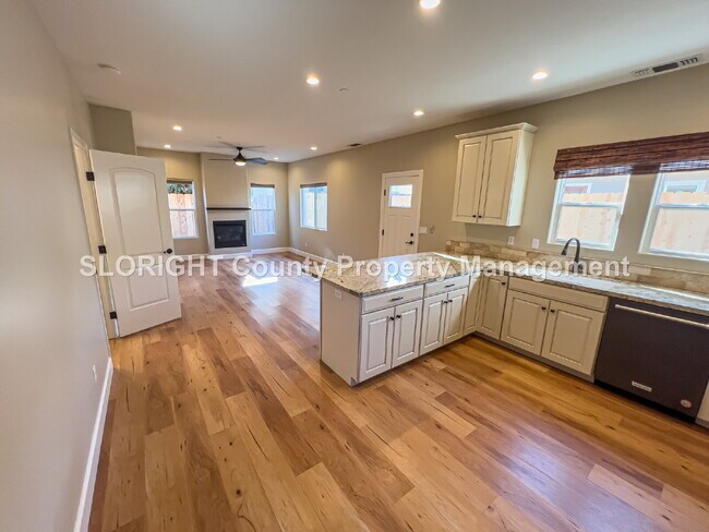 Foto del edificio - AVAILABLE NOW - Spacious Home Close to Downtown Paso Robles - 3 Bed / 2.5 Bath