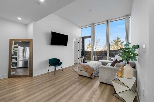 Foto del edificio - 788 West Marietta St NW