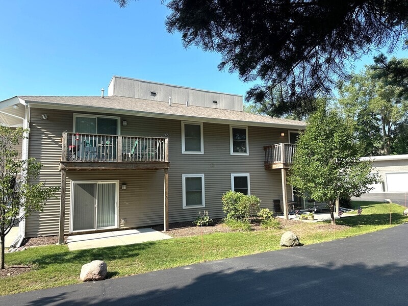 201 Penny Ave Unit 2D, East Dundee, IL 60118 Condo for Rent in East