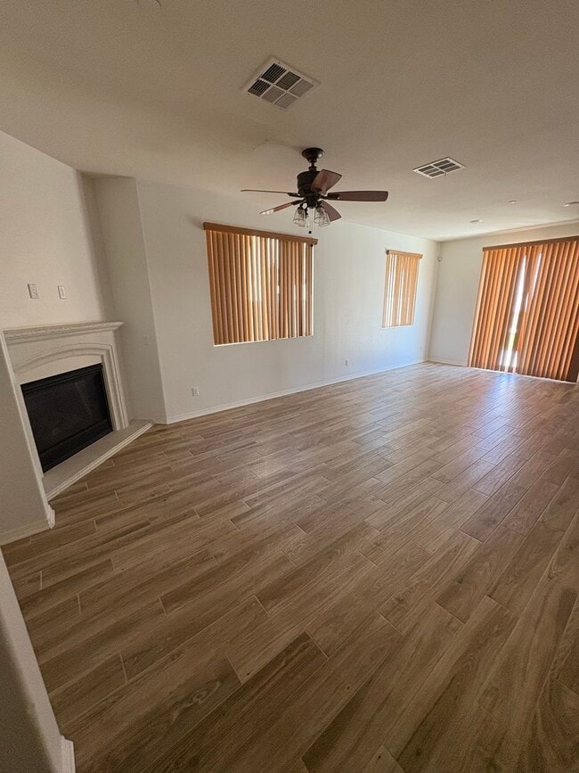 Building Photo - Spacious 4-Bedroom Home with Large Backyard.