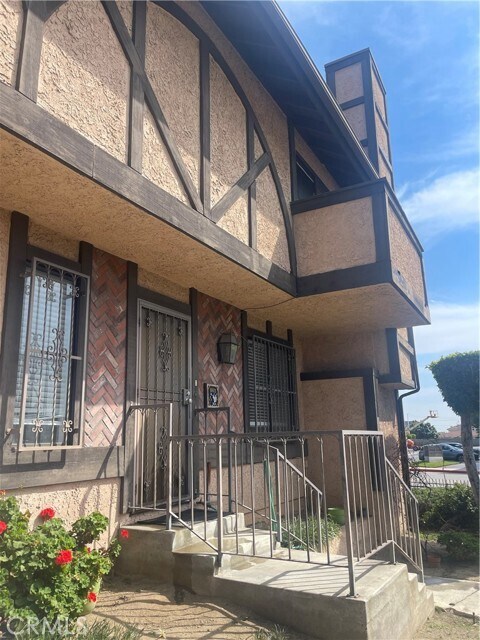 Foto del edificio - 8811 Mission Dr