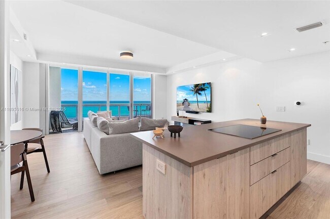 Foto del edificio - 6899 Collins Ave