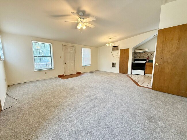 Building Photo - Spacious 1-Bedroom Apartment with Private ...