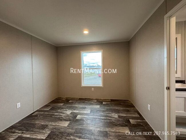 Building Photo - 147 Sunset St