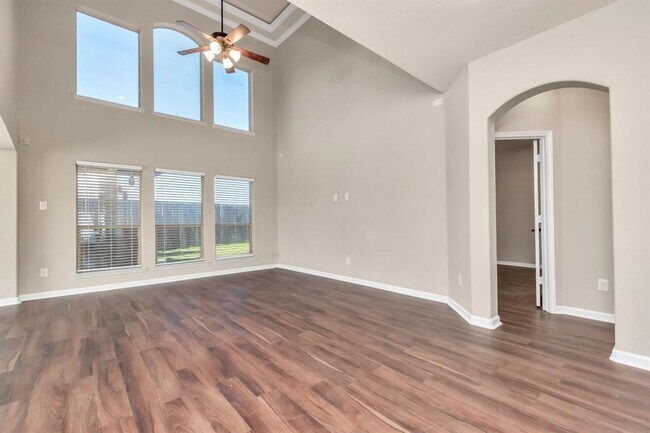 Building Photo - 13930 Goodridge Dr