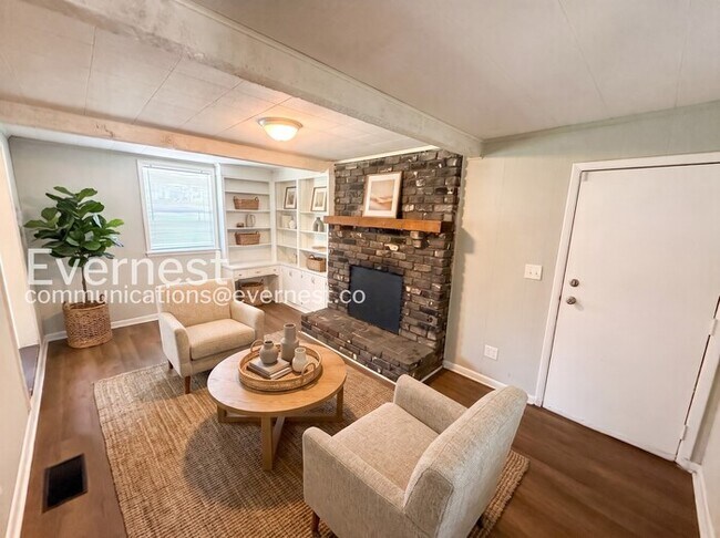 Foto del edificio - 9825 Maple Ln