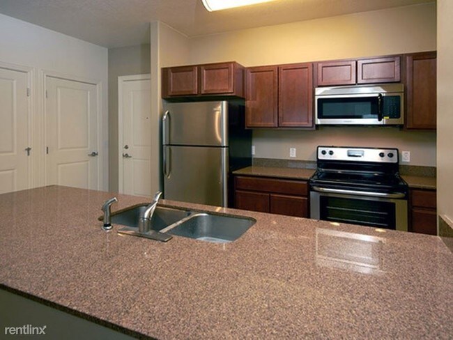 Building Photo - 556 S 300 E
