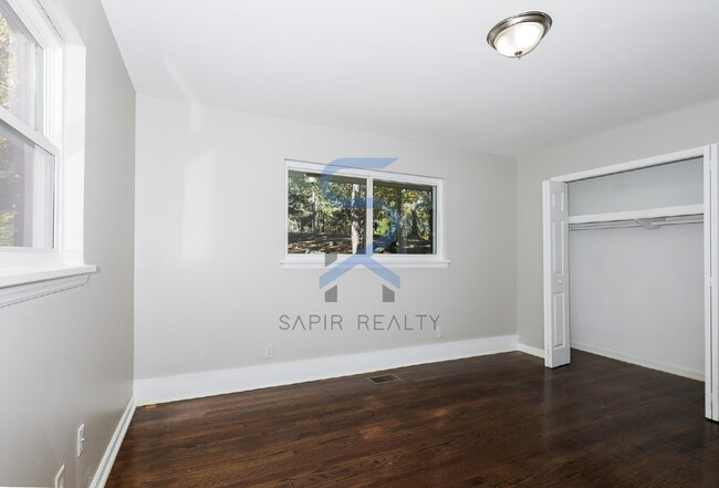 Foto del edificio - 5425 Skyview Dr SW