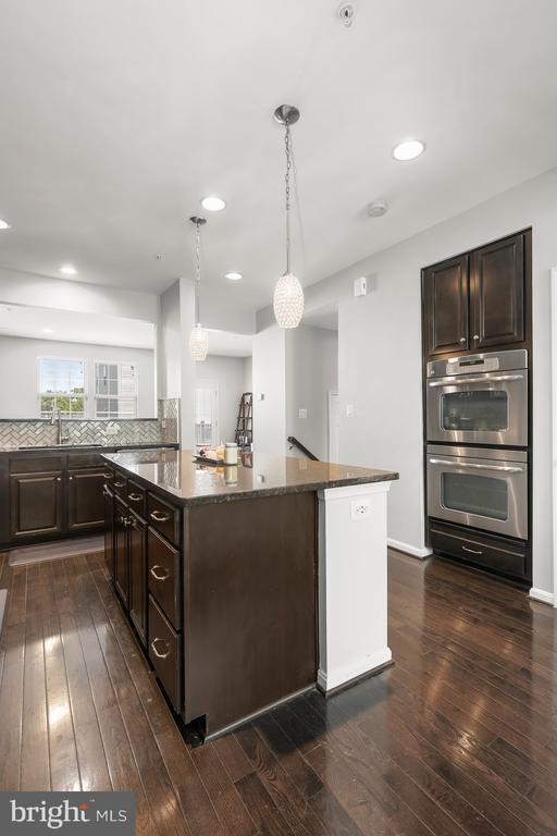 Foto del edificio - 9364 Paragon Way
