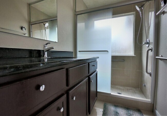 Building Photo - 8515 Westknoll Ln