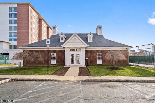 Building Photo - 68 Marrow St