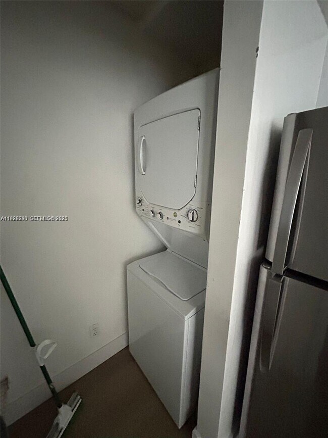 Building Photo - 770 Claughton Island Dr