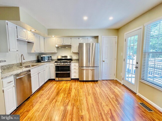 Foto del edificio - 9703 Sassafras Ct