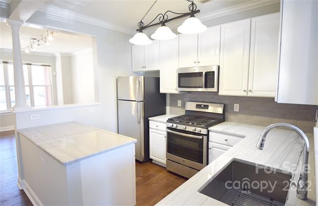 Foto principal - 558 E 9th St