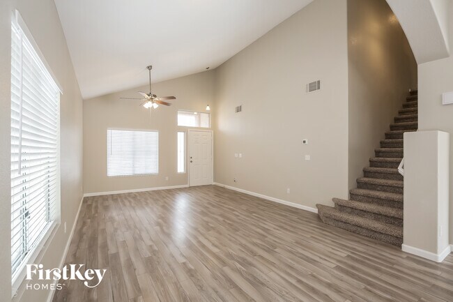 Foto del edificio - 5313 Fall Meadows Ave