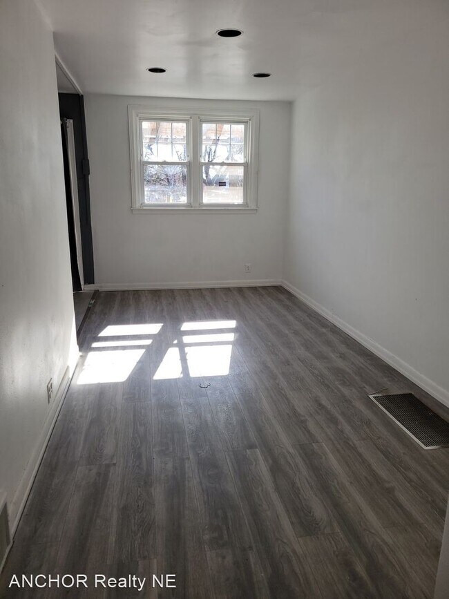 Building Photo - 3 br, 1.5 bath House - 2042 Lardner St