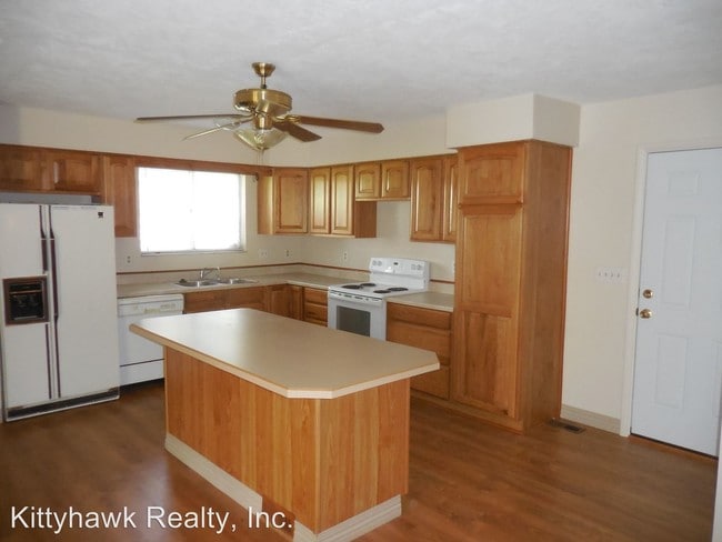Building Photo - 4 br, 2.5 bath House - 1161 S Elm Street
